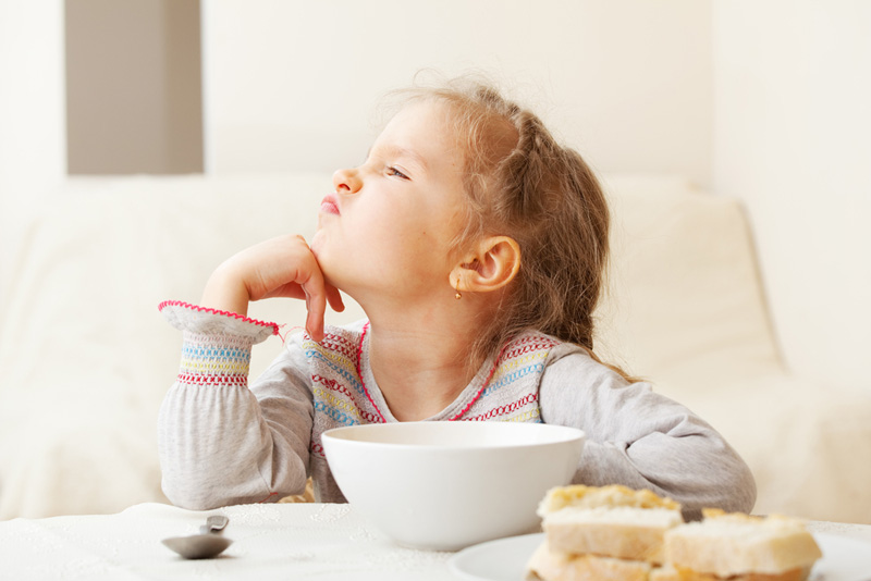 Difficultés alimentaires, propreté… Consultez Claire Dahan, psychologue spécialisée en psychothérapie pour enfants.